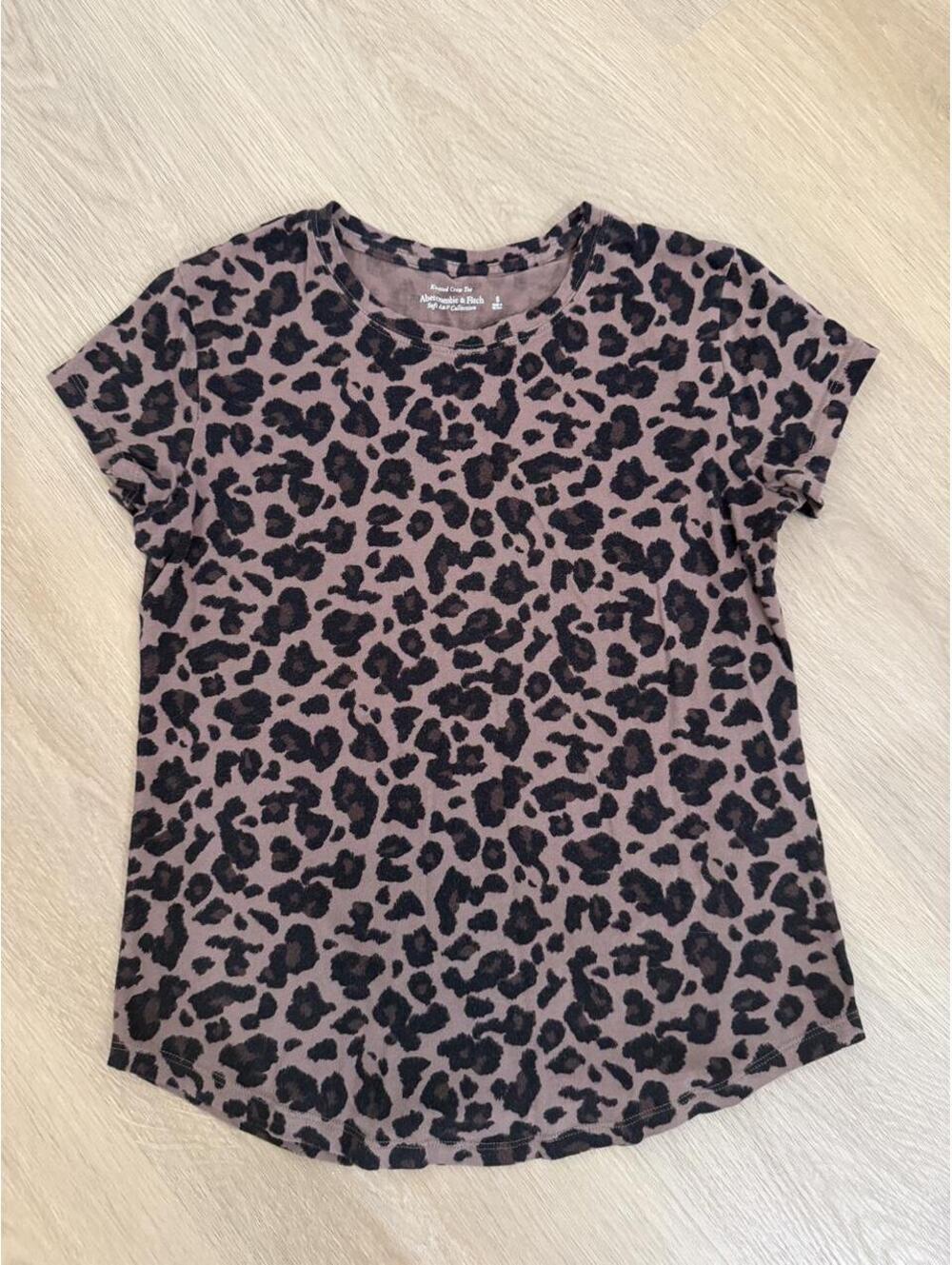 Abercrombie & Fitch Cozy Collection Short-Sleeved Leopard Print Tee | Small
